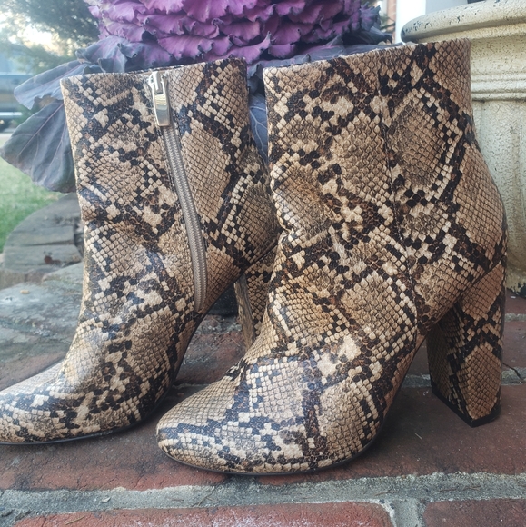 New snake skin print J Renee booties - Picture 2 of 14